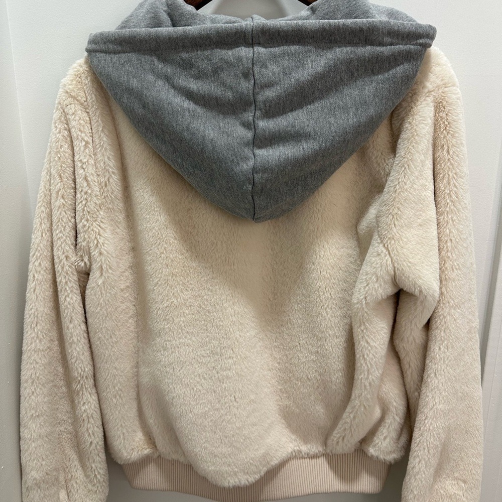 Forever 21+ Plus Size Faux Fur Bomber Jacket Cream with Detachable Hood 0X - Picture 5 of 7